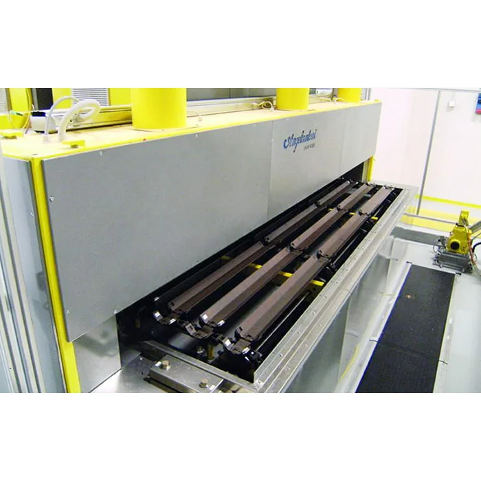 Tunnel ovens for heat treatments